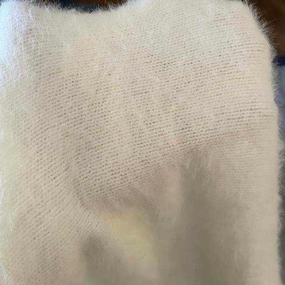 Marled Reunited Clothing Sz S Ivory Fuzzy V Neck Balloon Sleeve Sweater - Picture 6 of 7